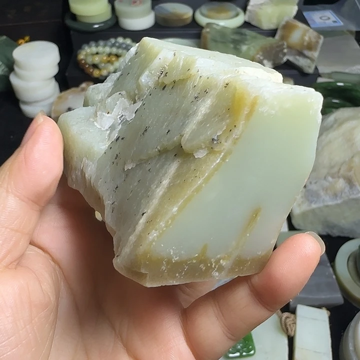 小***秋和田玉（糖玉）未镶嵌珠宝半成品