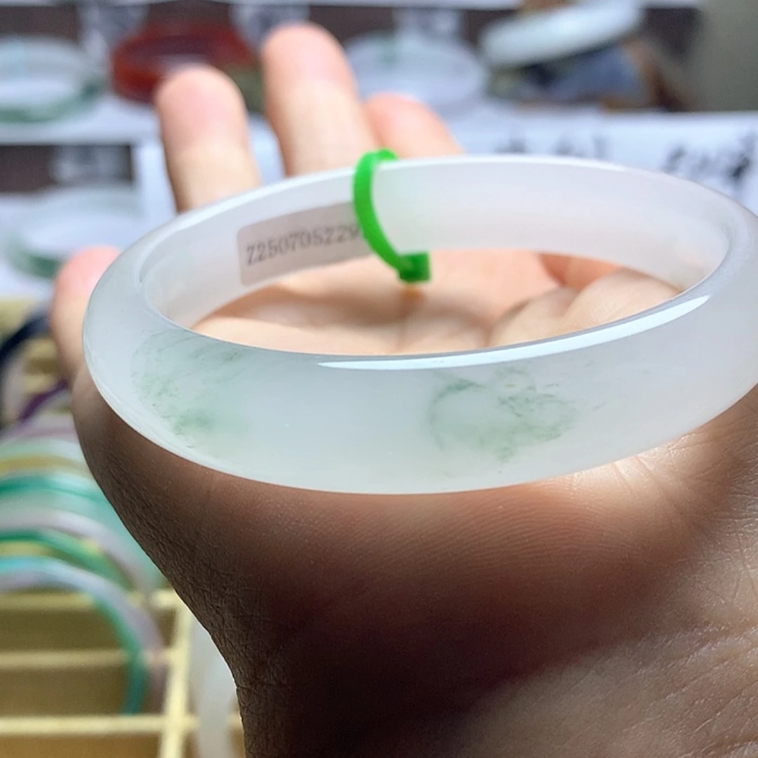 【闪购商品】石英质玉（天山翠）手镯未镶嵌