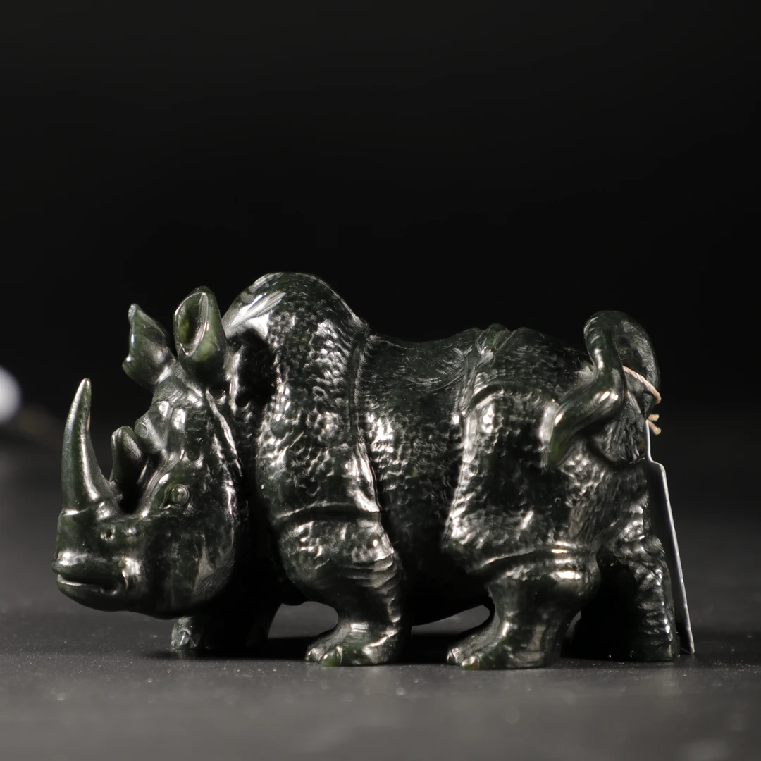 lot8807和田玉独角犀牛摆件/云南典藏