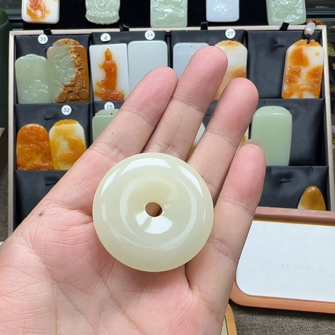顺***江昆仑山料一物一拍平安扣
