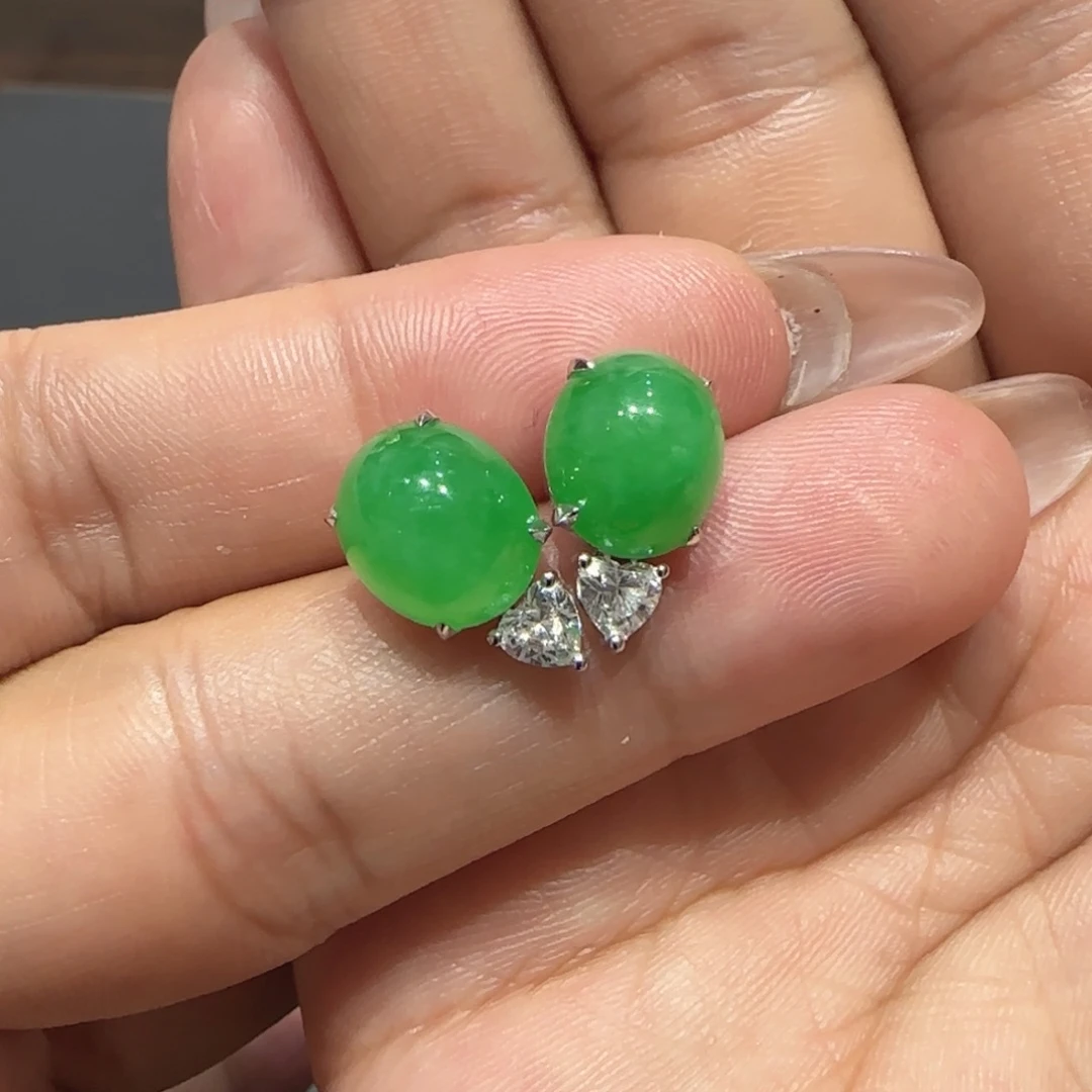 翡翠18K金镶嵌颈饰蛋面L