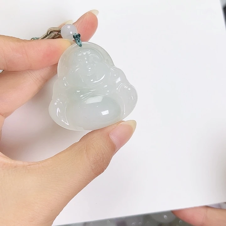 ****间石英质玉未镶嵌颈饰佛公