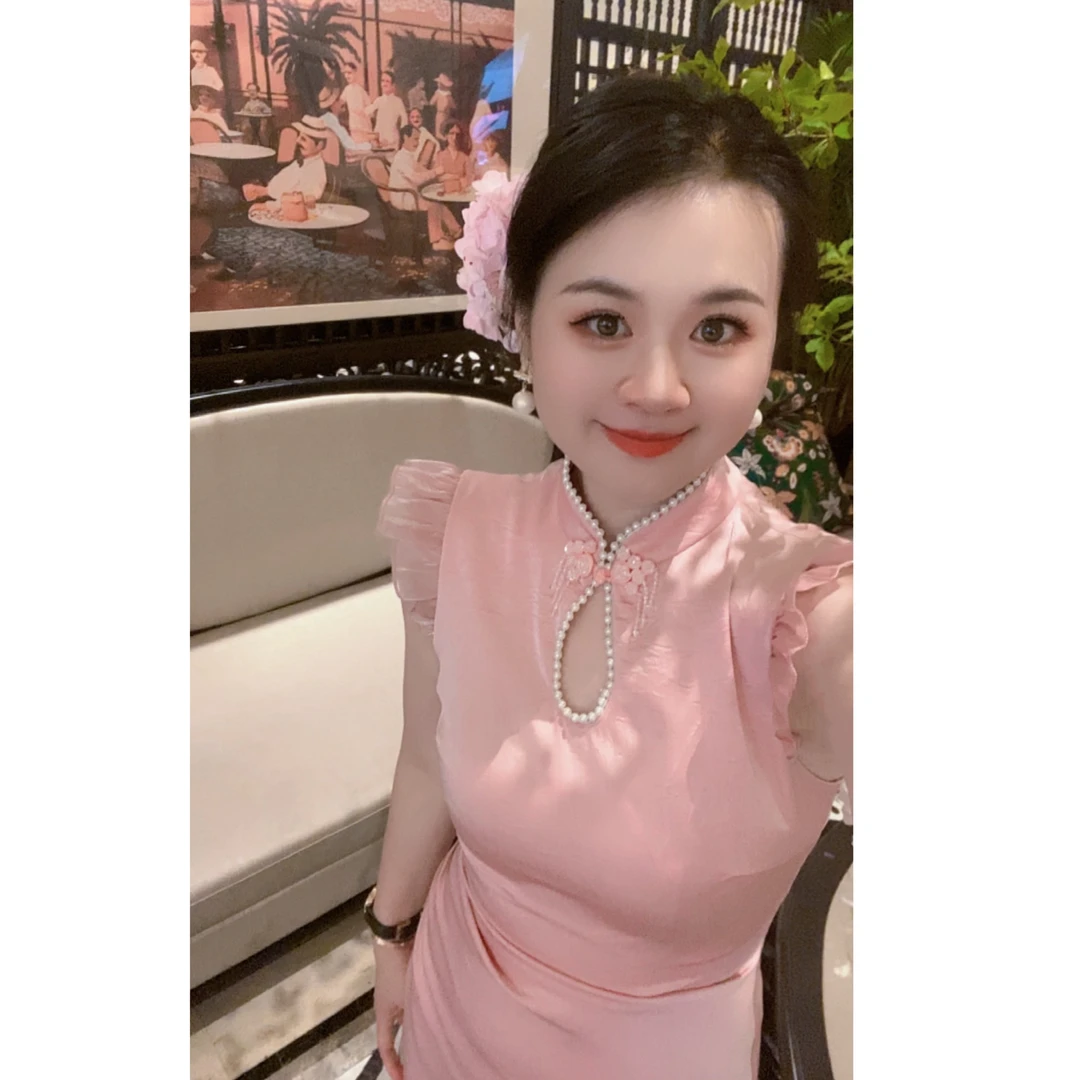 魅鹊 52120 【美人如玉】新中式气质名媛修身缎面粉色连衣裙