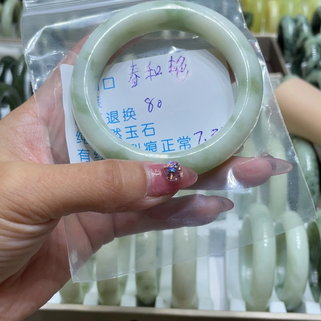 ：***。蛇纹石玉未镶嵌手镯