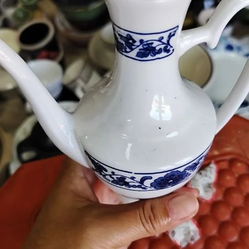 瓷片瓷片，各种摆件，均有瑕疵。沙锅！