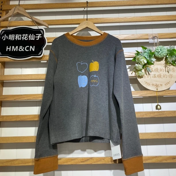 8396【新款打底】时尚圆领短款百搭印花秋冬苹果印花打底衫