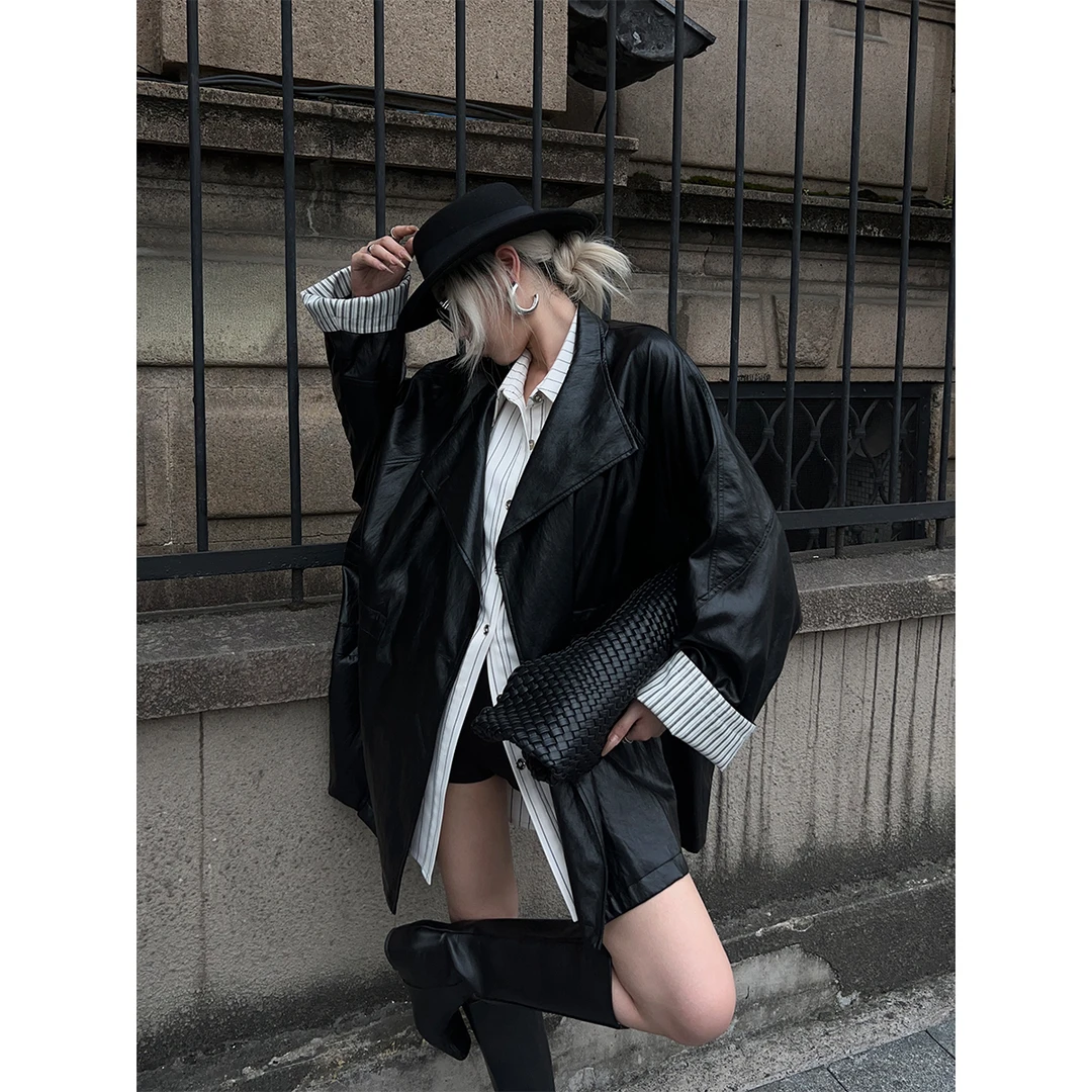 09.26  P0926F3956  设计感大翻领收腰中长款皮风衣女气质外套