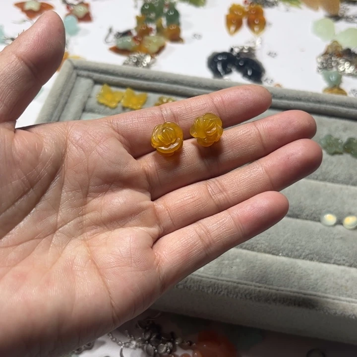 蛇纹石玉合金耳饰