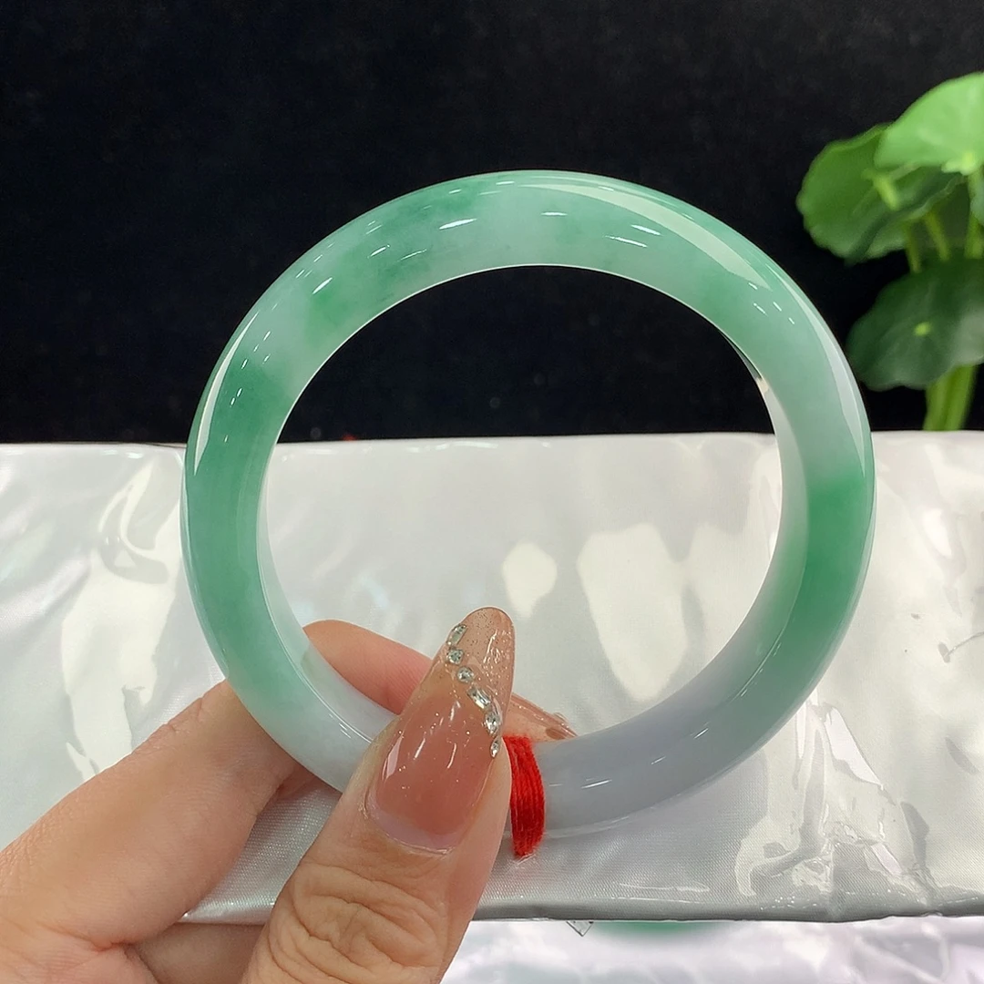 翡翠手镯未镶嵌正62