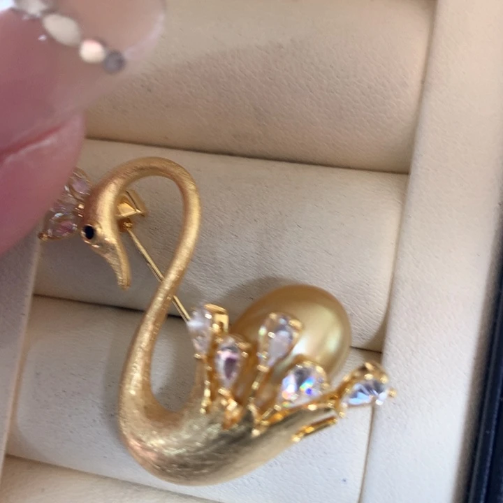 未镶嵌胸饰海水珍珠