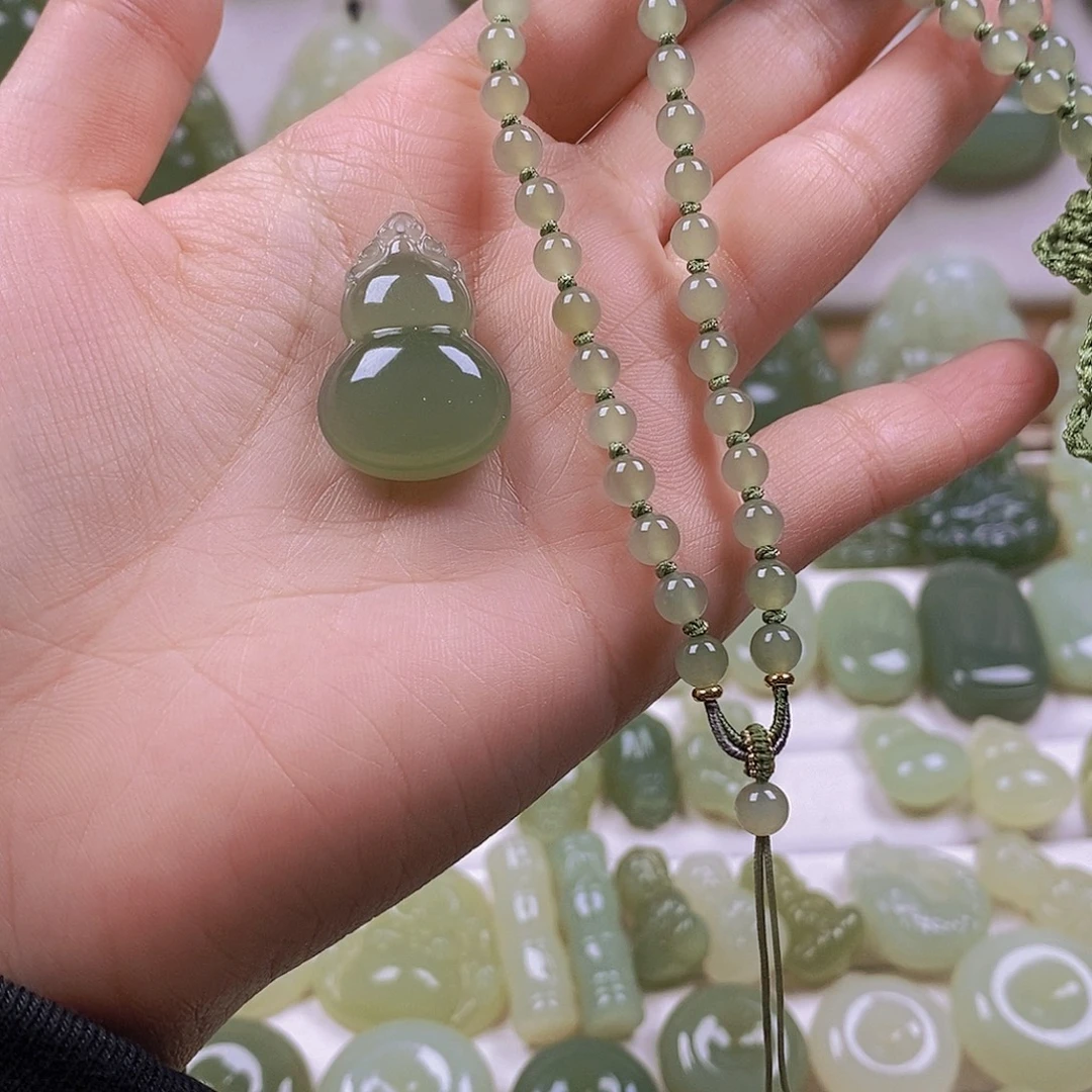 虹***行和田玉未镶嵌颈饰