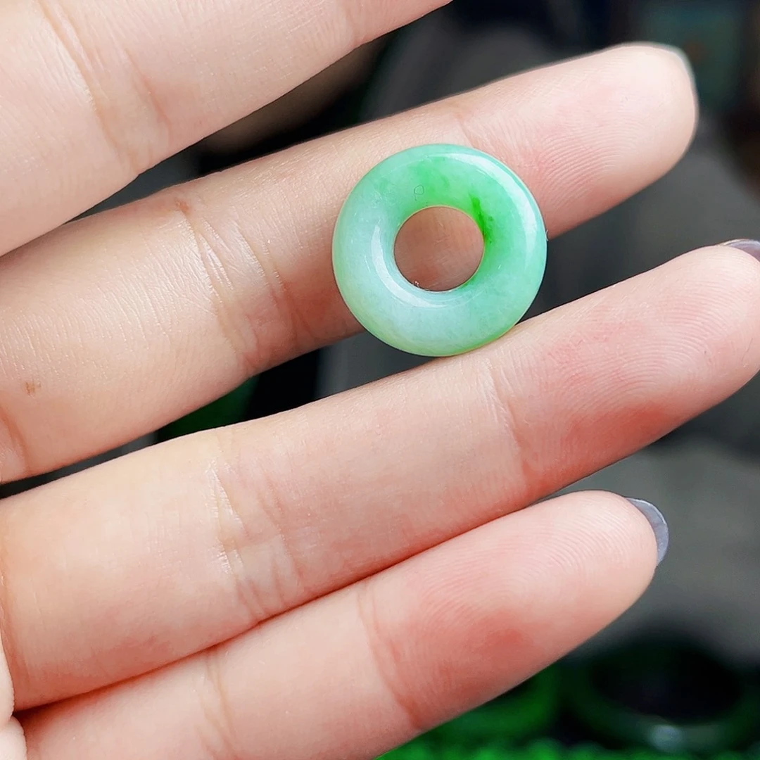 颈饰未镶嵌翡翠多样性