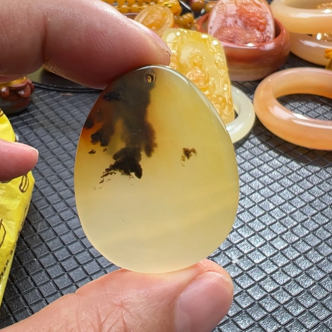 石英质玉未镶嵌颈饰