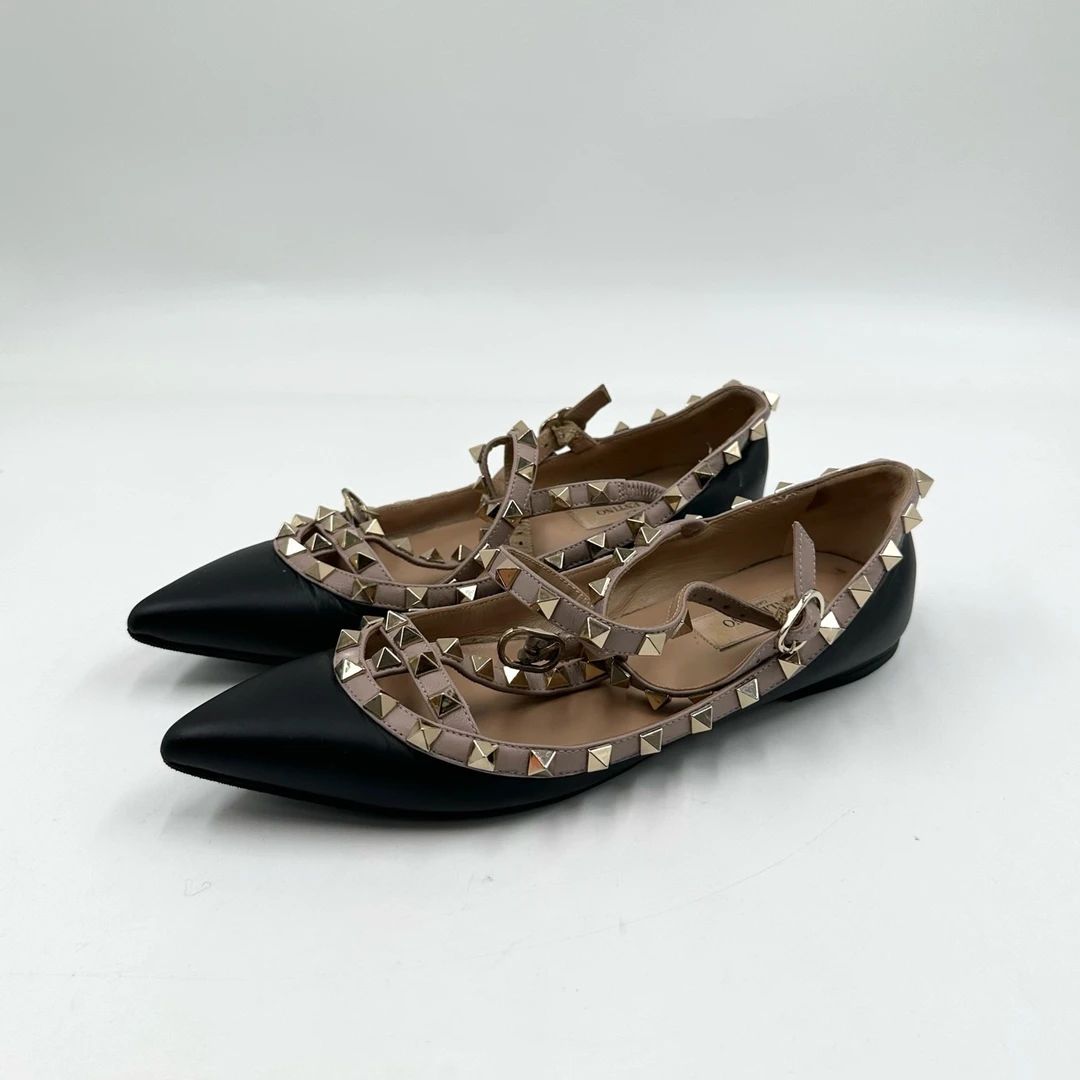 95新 Valentino/华伦天奴 36.5码:黑色哑光二环平底鞋/编码0999