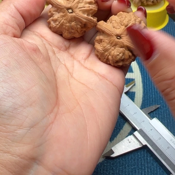 桃核吊坠文玩小金鱼