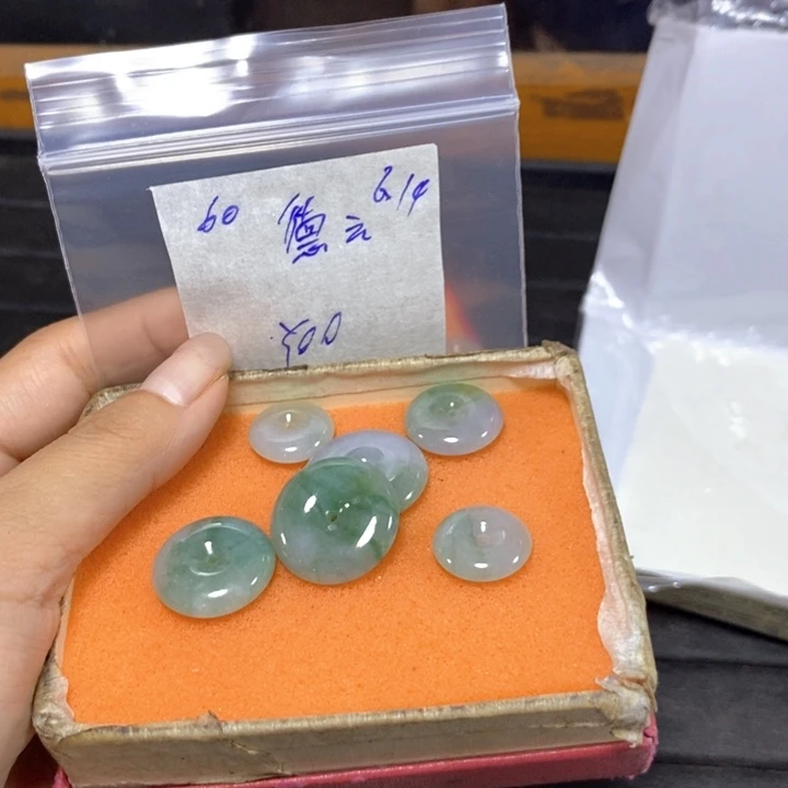 德***子定制翡翠未镶嵌不退