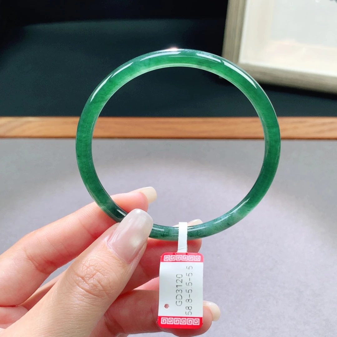 翡翠手镯未镶嵌天然