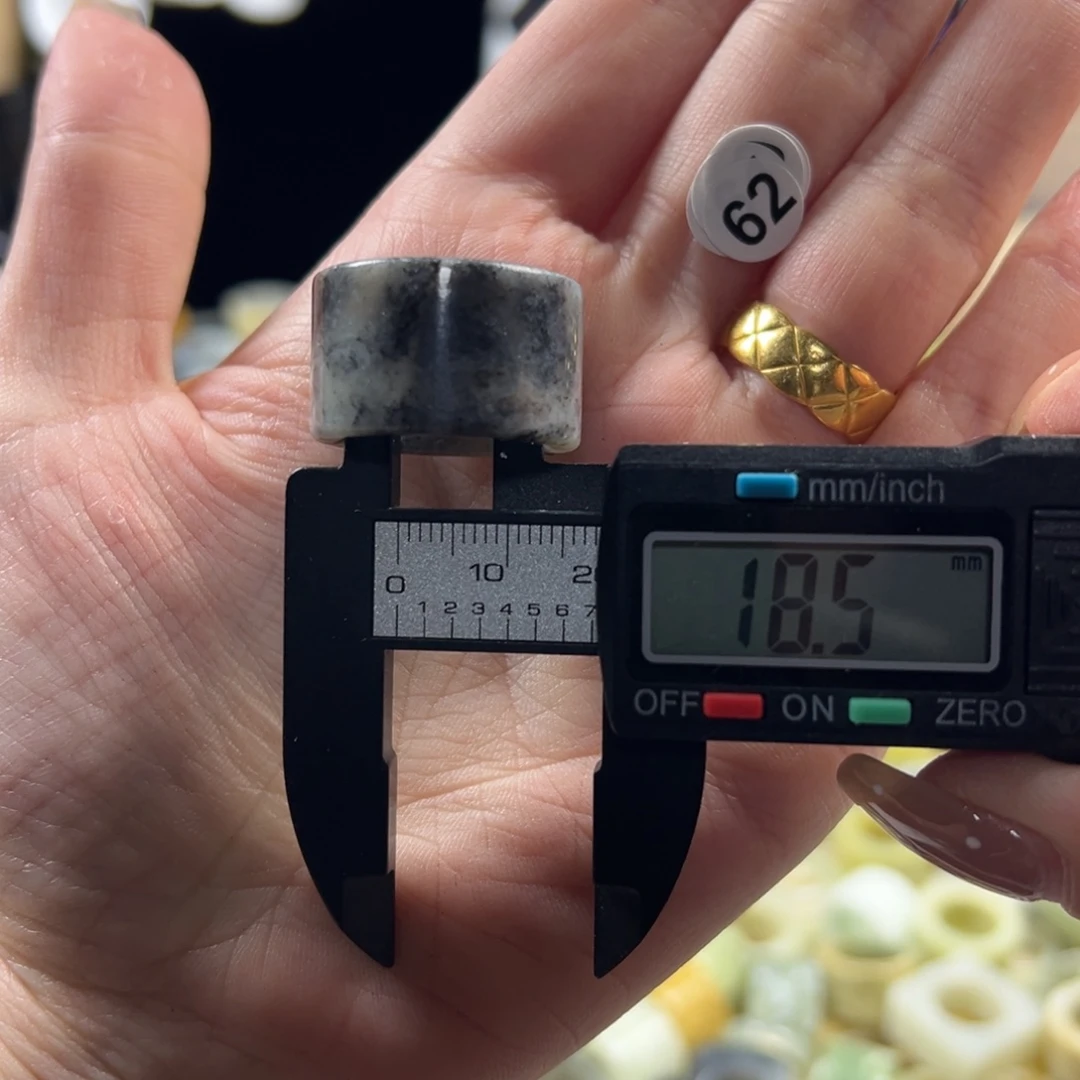 蛇纹石玉未镶嵌戒指