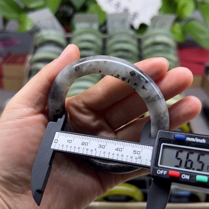 蛇纹石玉未镶嵌手镯102