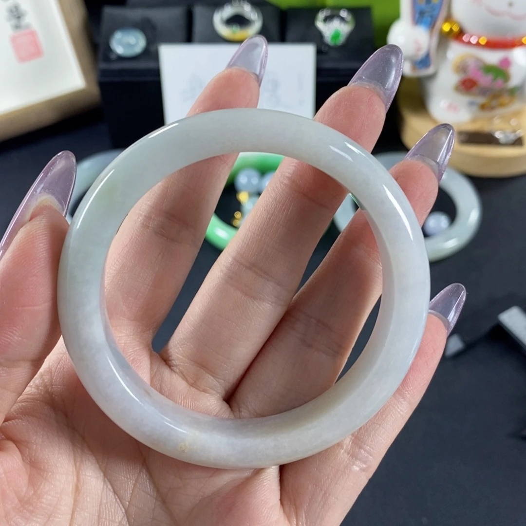 翡翠手镯未镶嵌天然翡翠