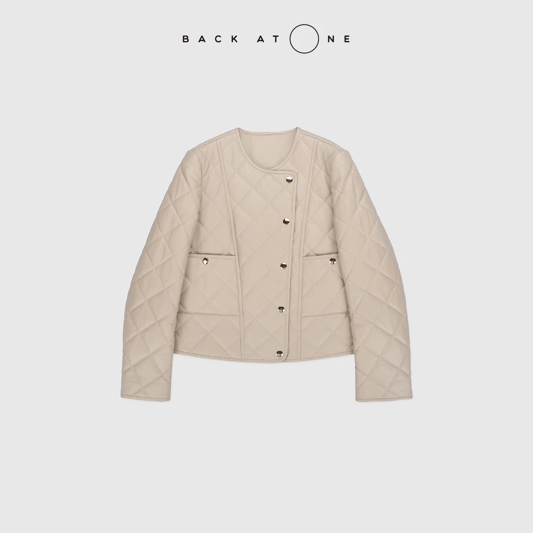 BACKATONE“精奢暖调” 轻涂圆领米色小香款皮羽绒 BFF-1FC376E-K