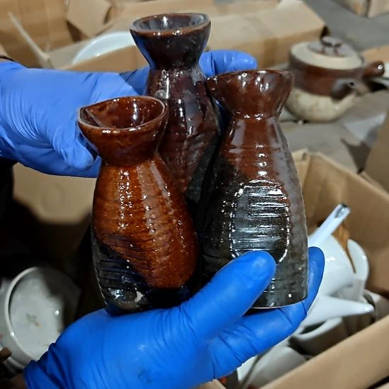 摆件盘子碗茶壶啥都有