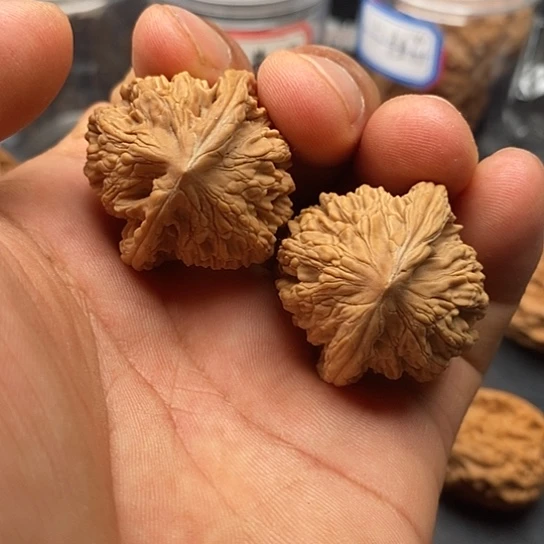 自***飞文玩核桃把件虎头
