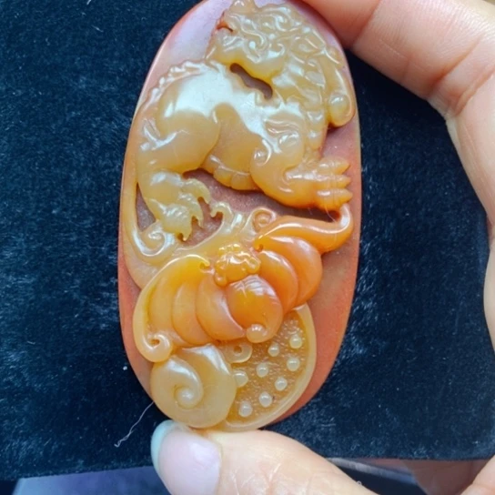 石英质玉（黄龙玉）未镶嵌颈饰