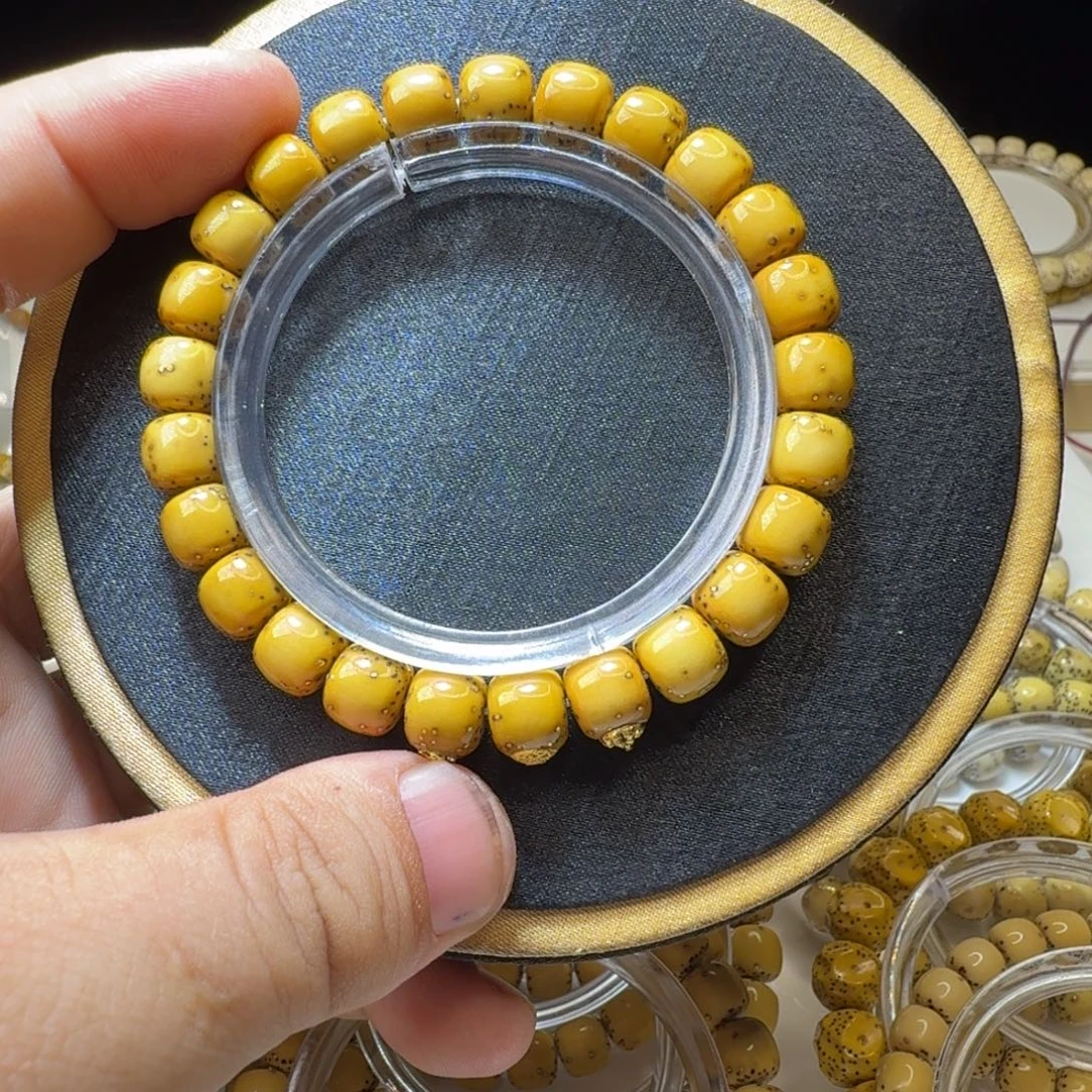 星月菩提手串鸡油黄