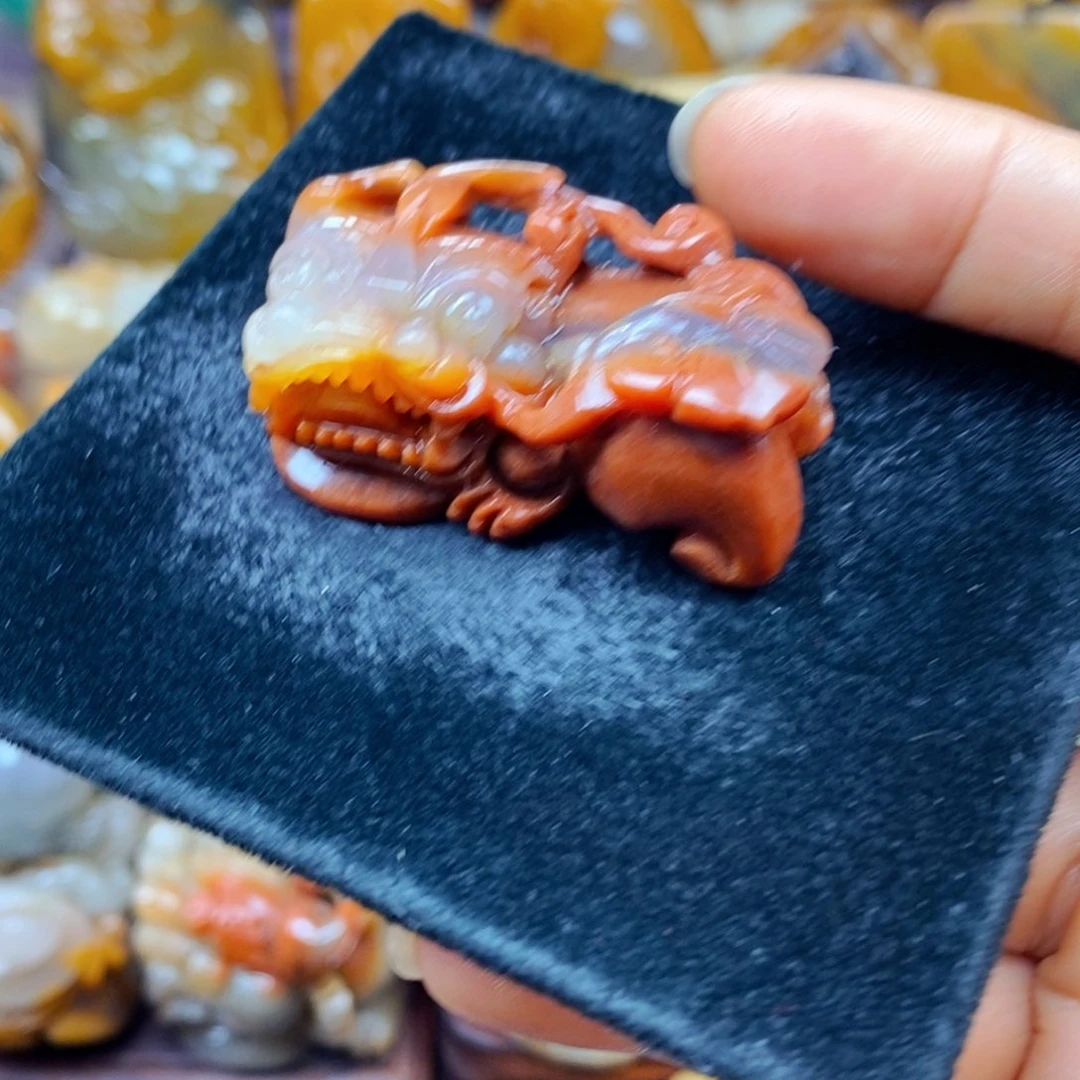 未镶嵌石英质玉（黄龙玉）颈饰
