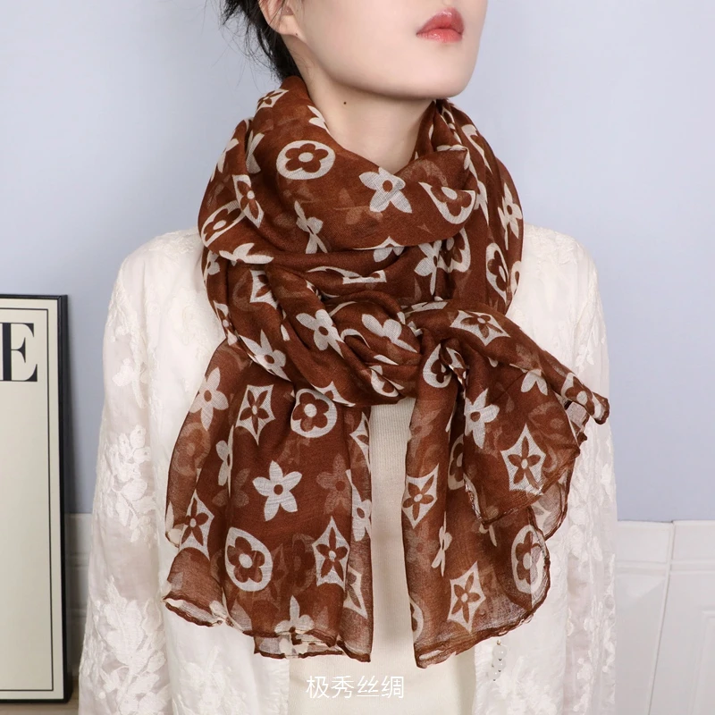 欧美时尚洋气围巾柔软巴厘纱棉感丝巾高级感气质百搭披肩薄款纱巾