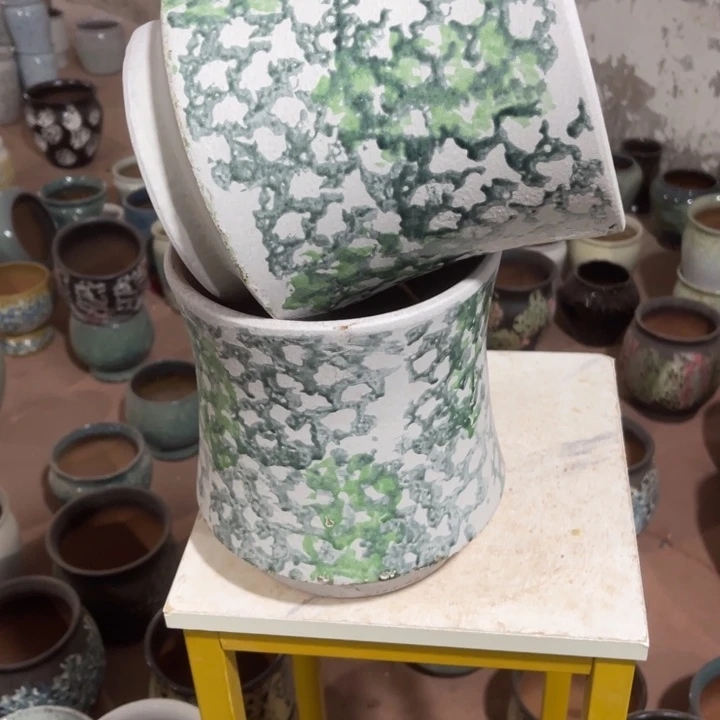 紫砂花盆口径20高度22两只小瑕疵