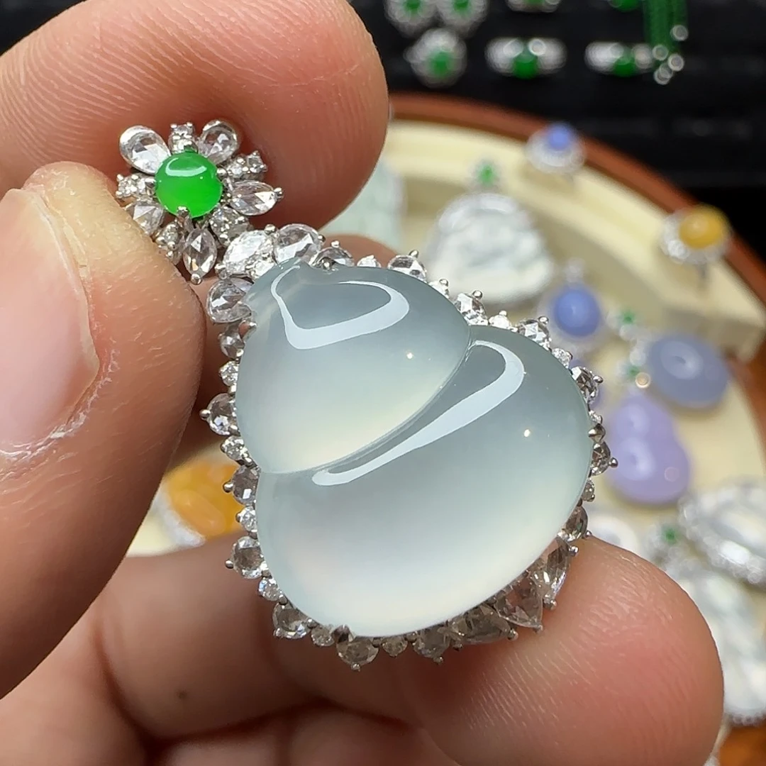 颈饰18K金镶嵌翡翠天然翡翠