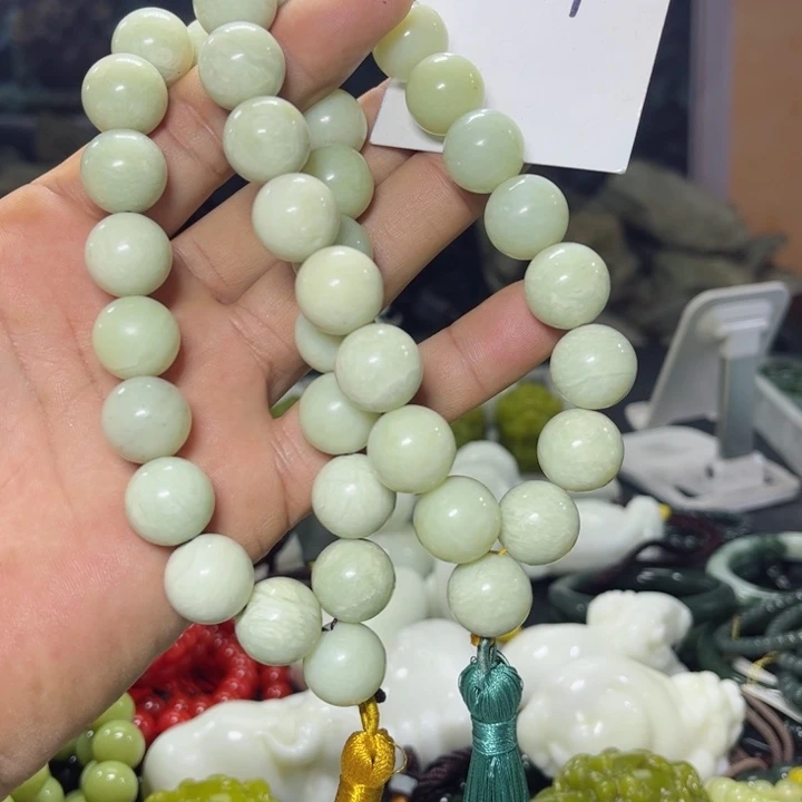 蛇纹石玉手持未镶嵌