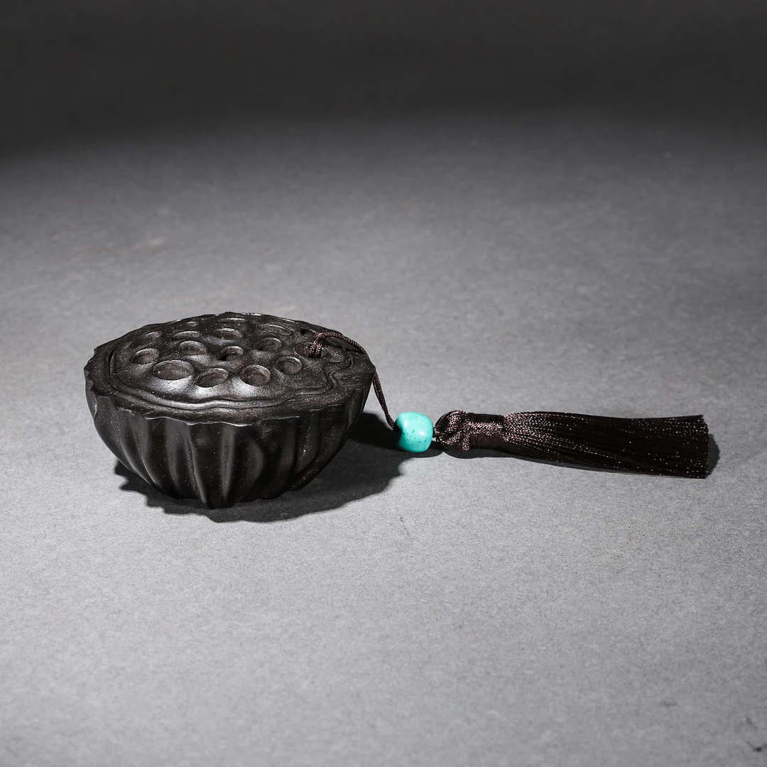 Tgz17 清代 巧雕黑檀镂空香薰