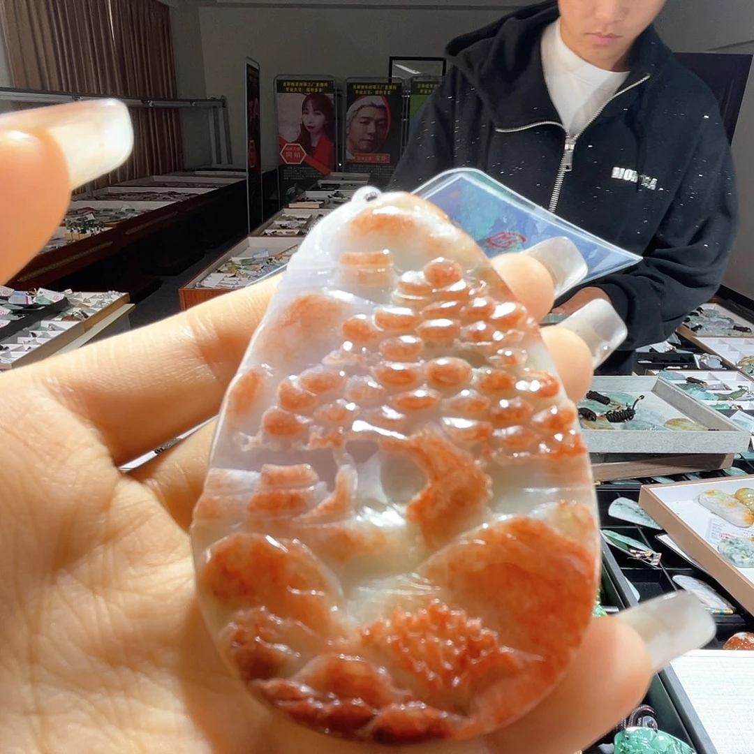 翡翠未镶嵌颈饰一