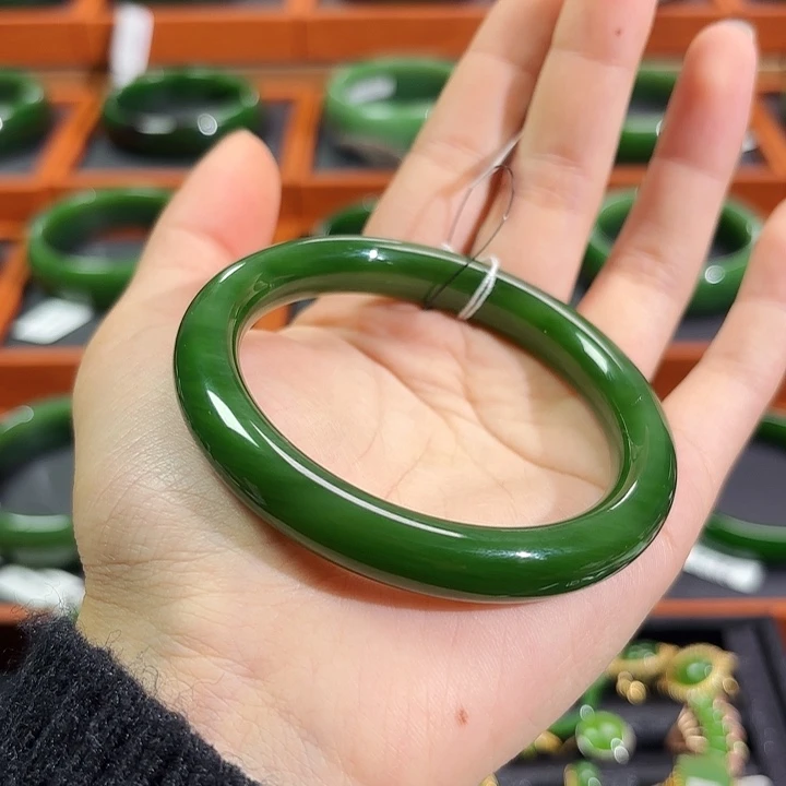 和田玉（碧玉）未镶嵌手镯
