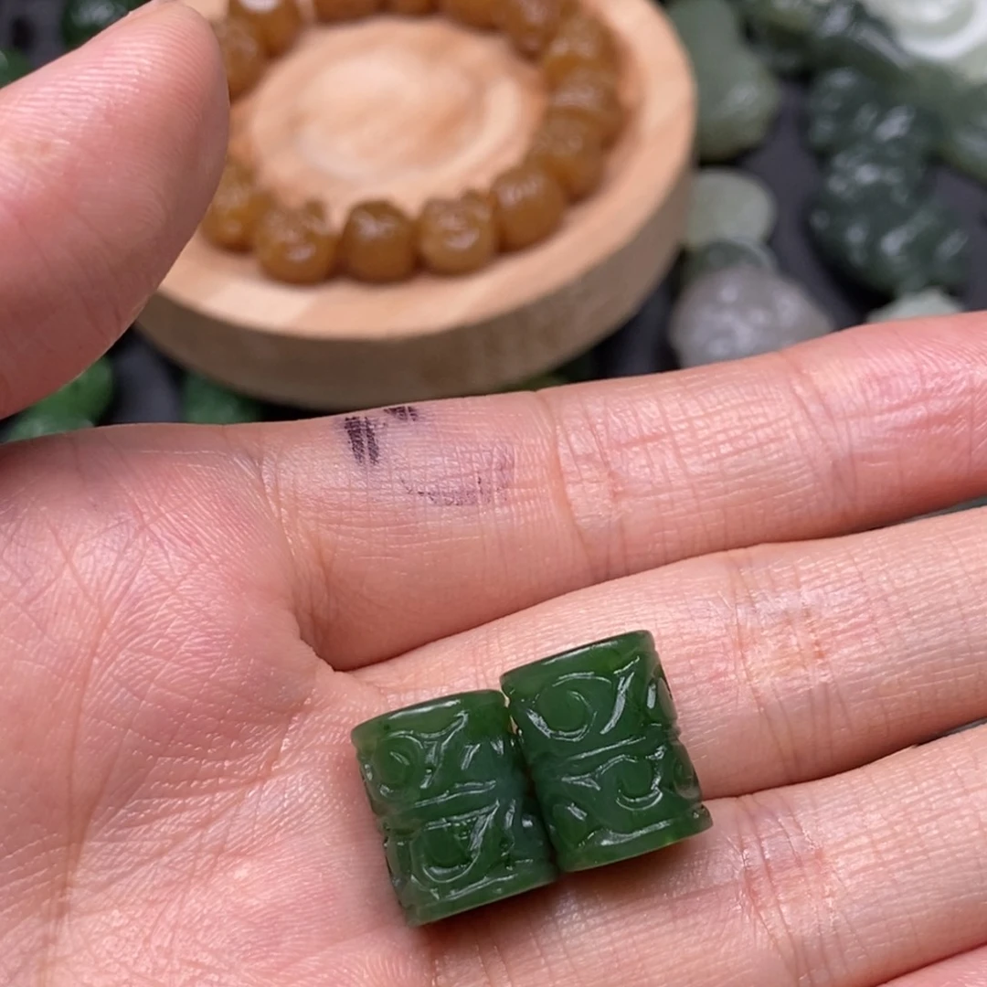 和田玉未镶嵌颈饰金***?