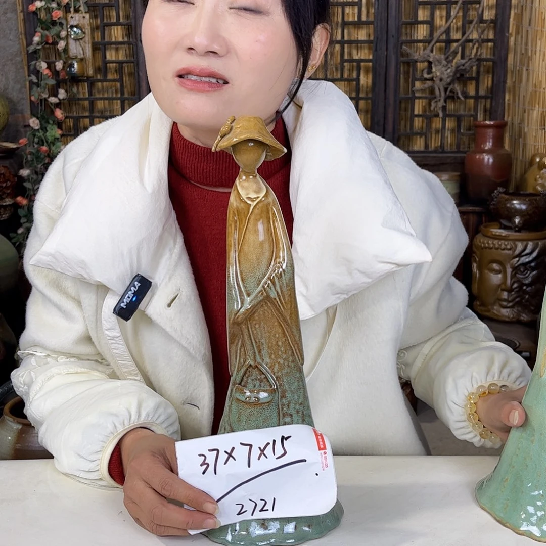 紫砂花盆在一起我