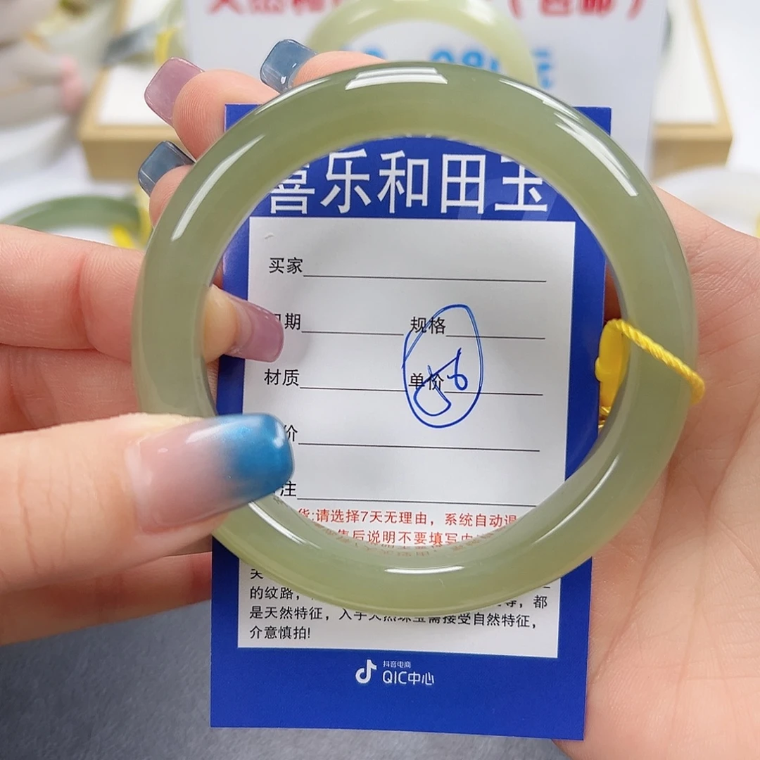 和田玉未镶嵌手镯