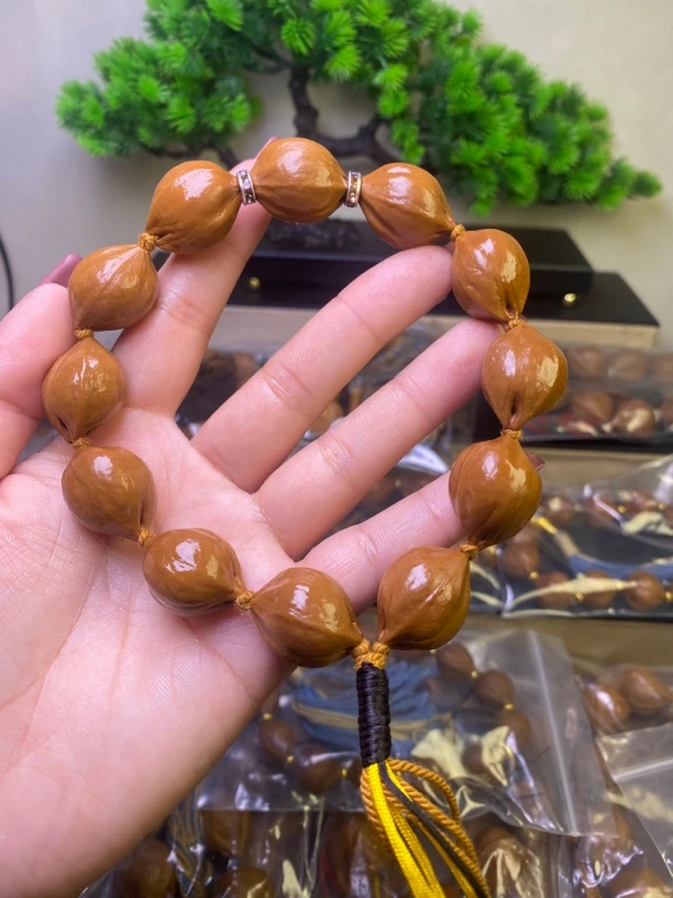 橄榄核梅林铁1.8鸡血红蜜桃12颗