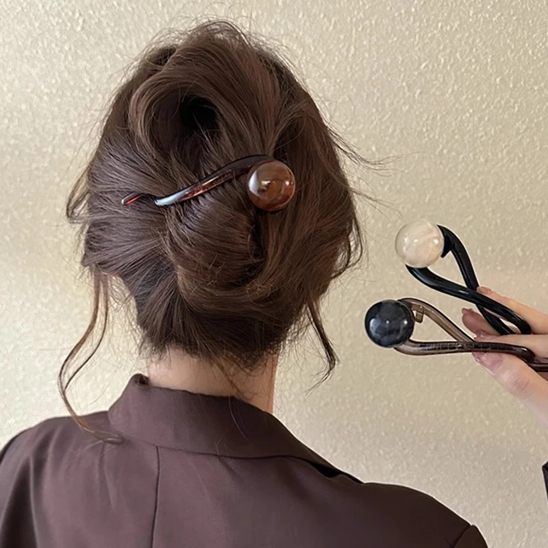 简约咖色珍珠一字抓夹女2025新款高级感扭扭发夹后脑勺鲨鱼夹发饰