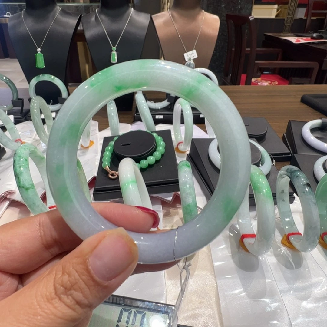 翡翠手镯（圆镯）未镶嵌