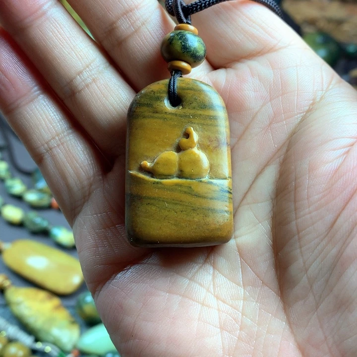 吊坠(赠链)未镶嵌岫岩河磨玉（透闪石质玉）