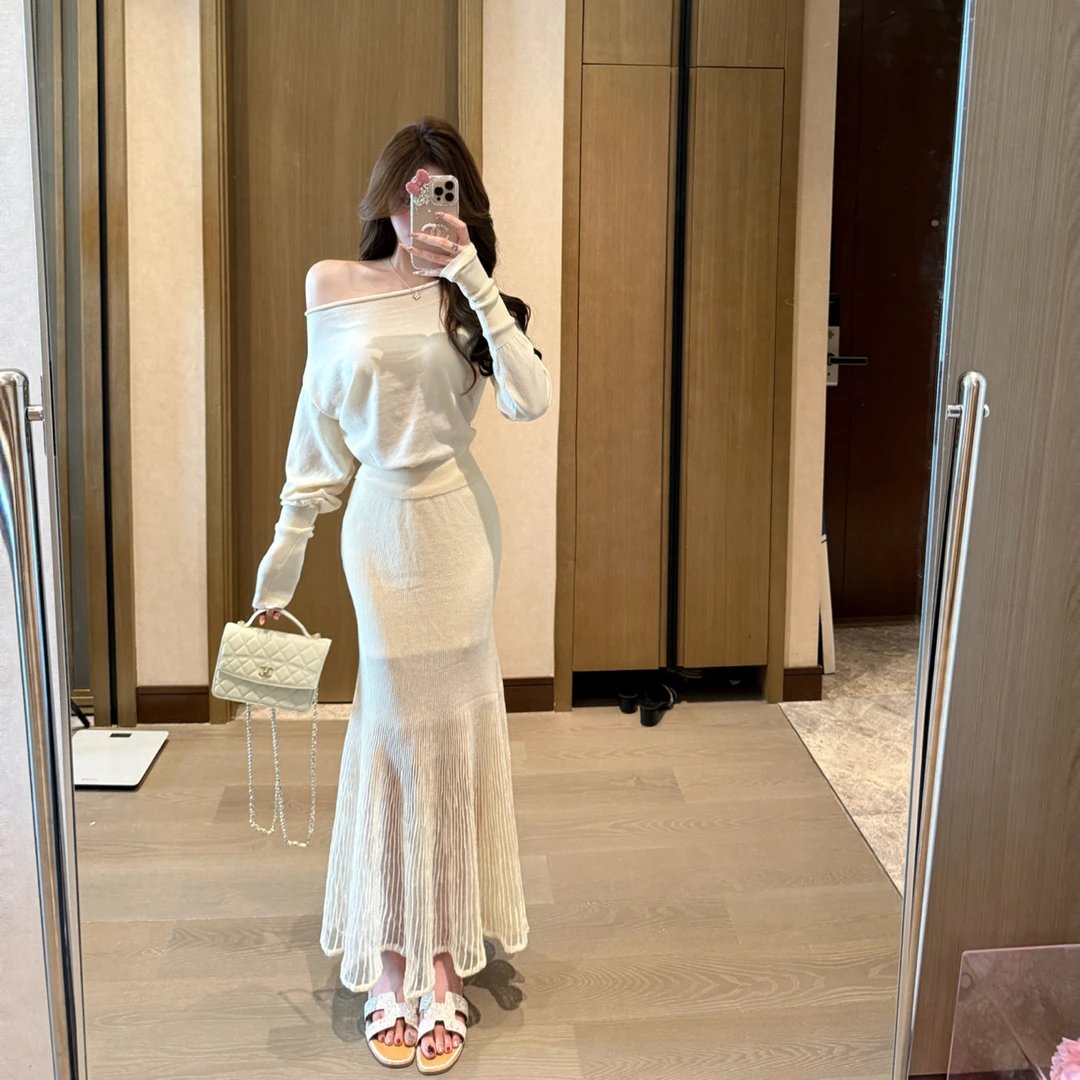 周周·【风琴白屿】斜肩针织上衣鱼尾镂空半身裙套装