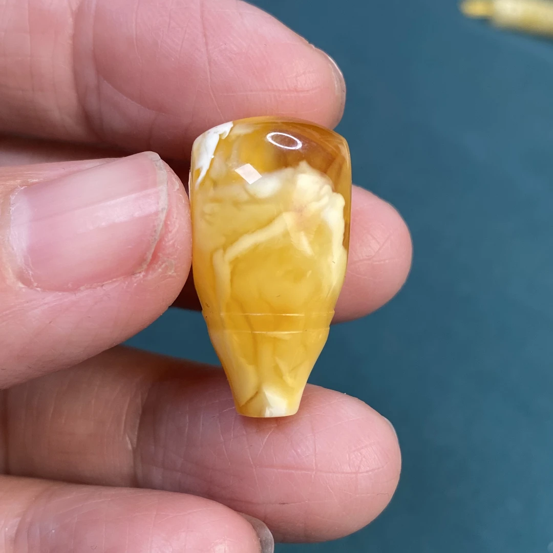 12.6×12.2×23.7mm天然原矿蜜蜡金瓷白溶洞妖花三通.克重2.1g