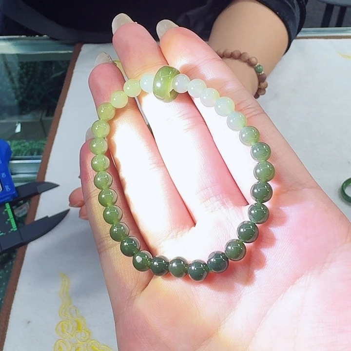 和田玉（碧玉）碧玉渐变手串跑环款未镶嵌
