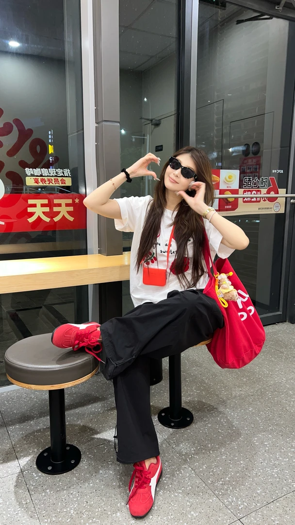 「阿男Anna」番茄刺绣 趣味番茄毛巾刺绣圆领棉T恤