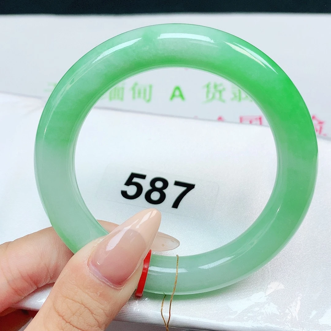 翡翠手镯未镶嵌55圈飘阳绿圆条翡翠手镯