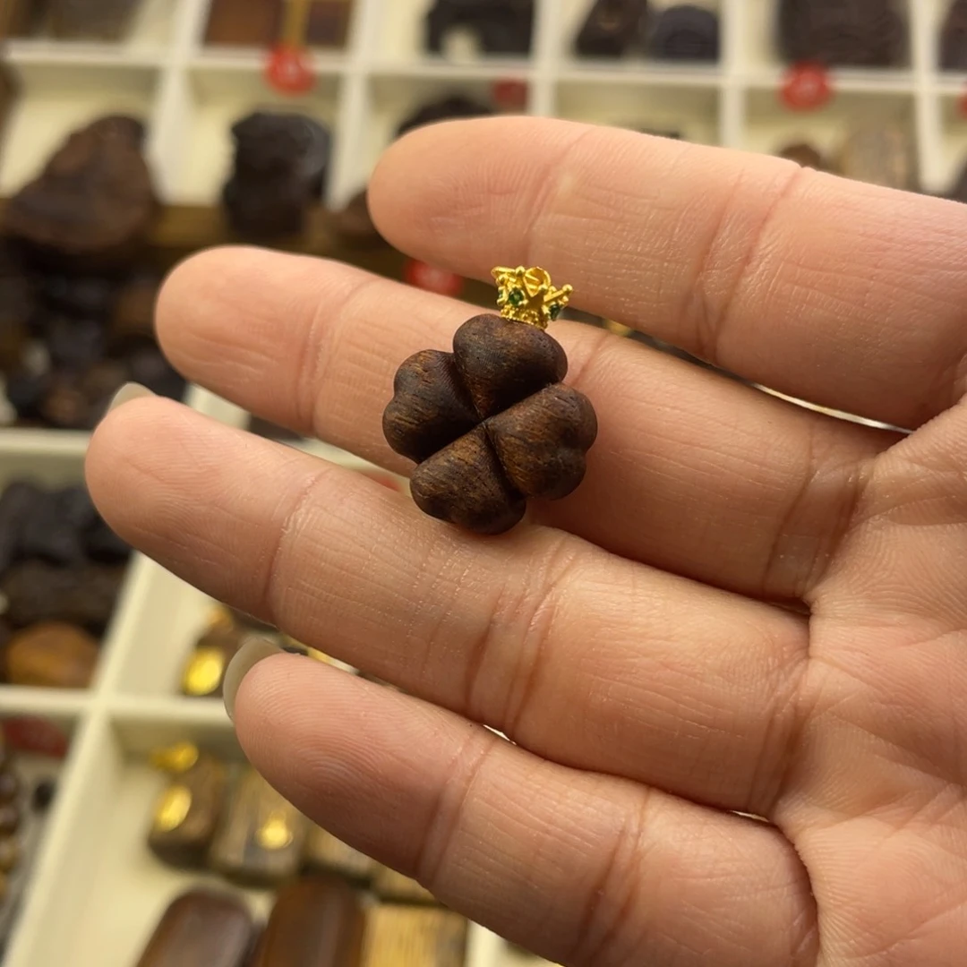 皇冠四叶草脖挂吊坠